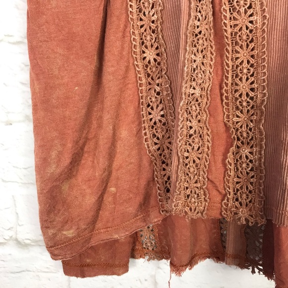 Gimmicks BKE  Boho Crochet Distressed Rust Top XS - Picture 5 of 8